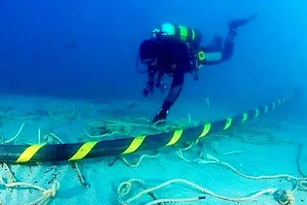 Submarine optical cable