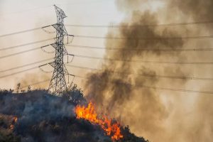 U.S. media speculate on the cause of the fire in Hawaii: bare conductor, tilted poles