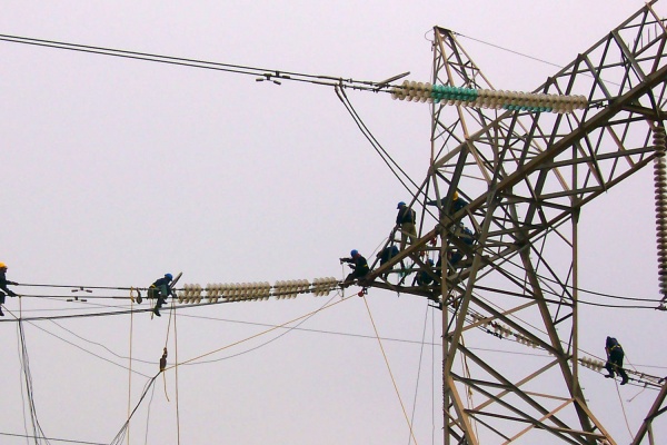 Long-distance high-voltage transmission lines